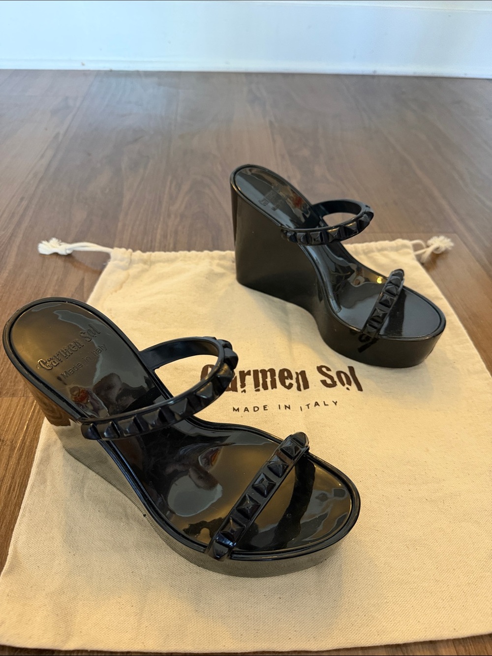 Carmen Sol Black Patent Wedge Sandals